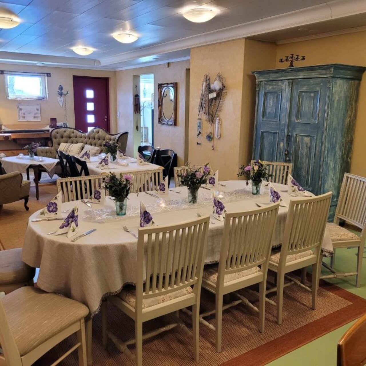 The Yellow Cellar Hall is ready for the party.